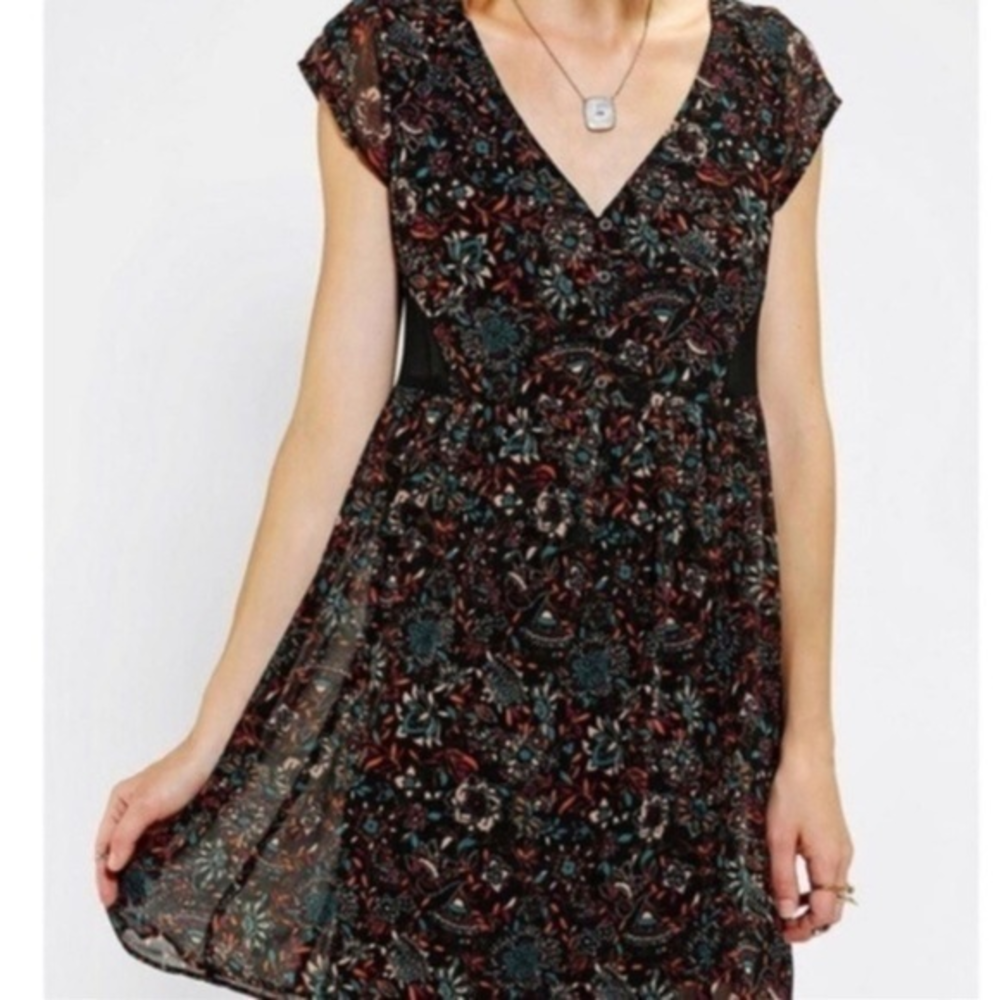 Urban Outfitters Ecote Dainty Black Sheer Floral V Neck Dress XS‎